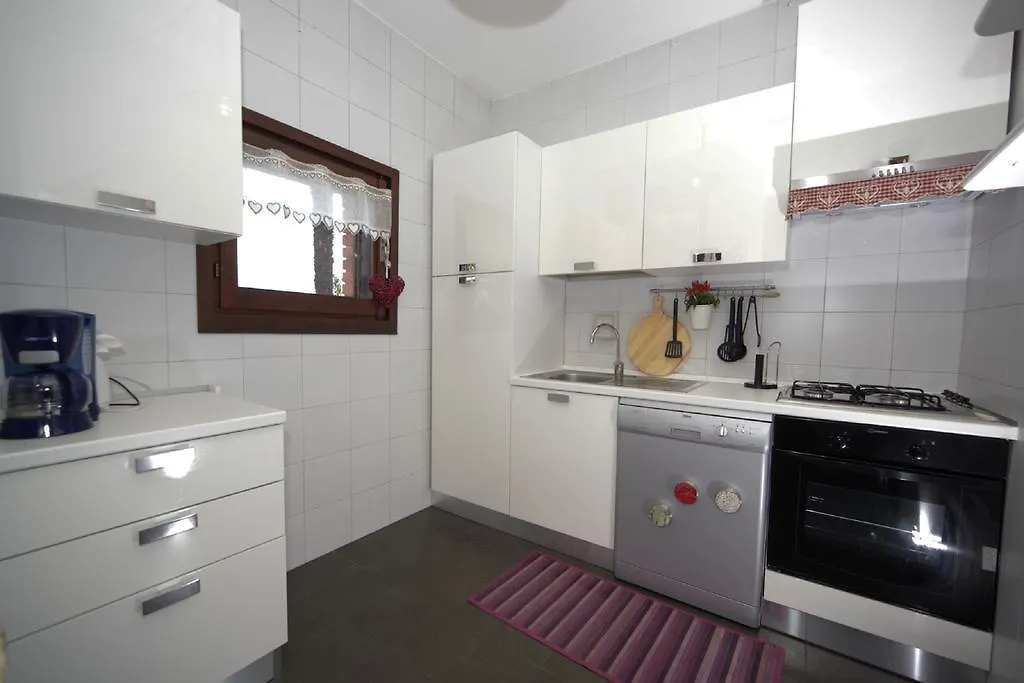 Red House Daire Cremia